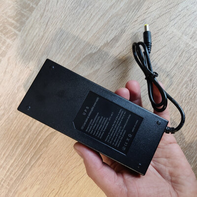 Mini UPS V1203W (12V) 8000mAh
