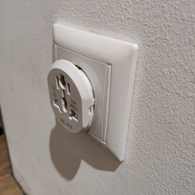 ProZone Connersion Universal Plug SZ-015 (US/UK/AU in EU) White